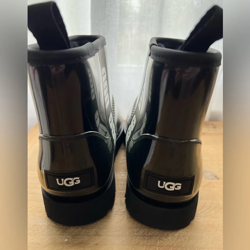 UGG Classic Clear Mini Boot in Black Size 5 New